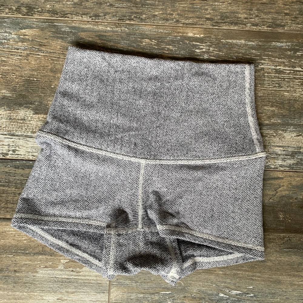 Lululemon herringbone workout shorts size2